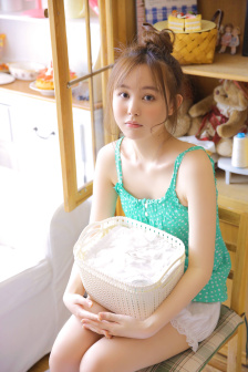 掀开杨幂的裙子扯下内裤